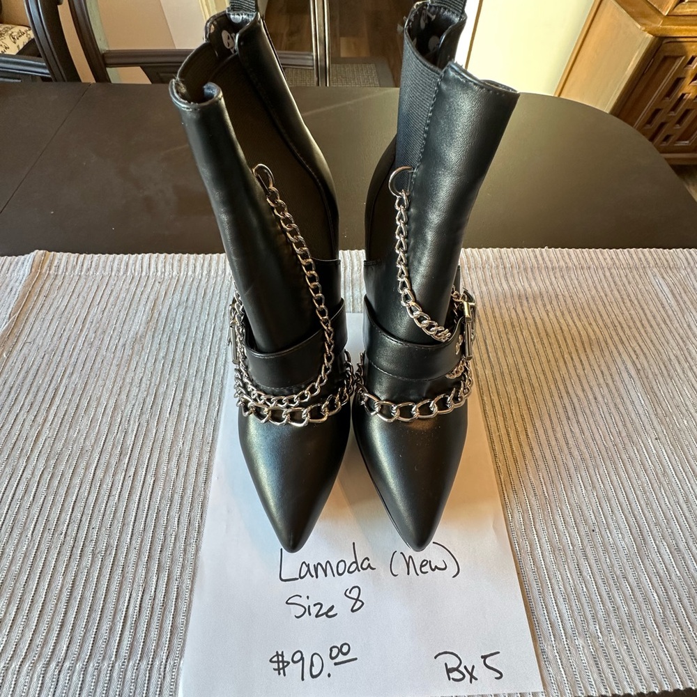 Lamoda Black Chain-Embellished Pointed Toe Ankle Boots - Picture 5 of 6